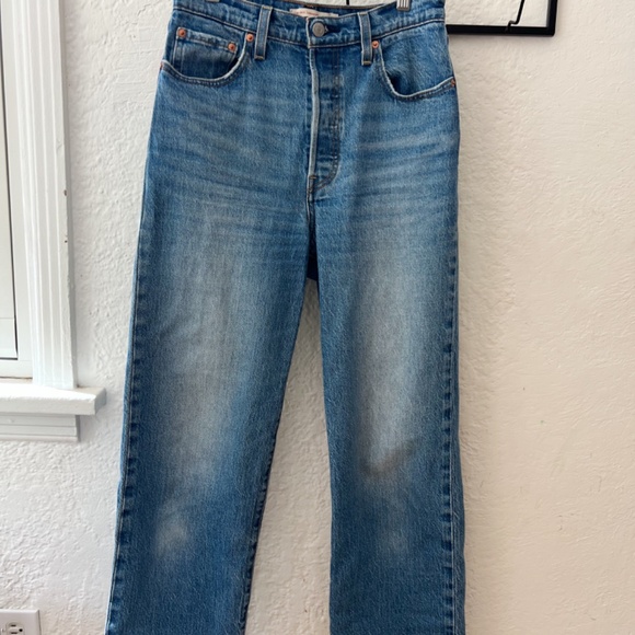 Levi's Ribcage Straight Ankle Jeans - Picture 4 of 8
